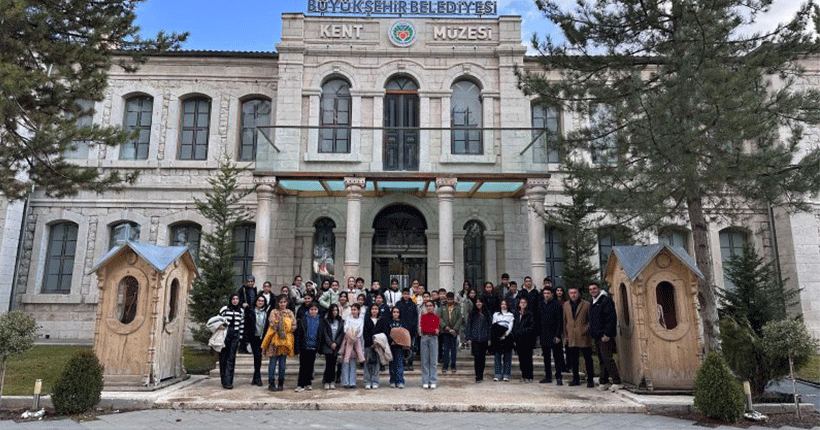 Gençler, Büyükşehir Belediyesi’nin Kültür Bilinci Gezisinde Buluştu